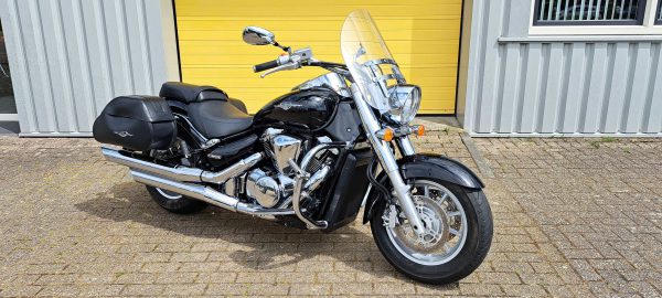 Suzuki C 1800 Intruder