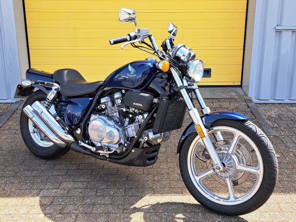 Honda VF 700 Magna